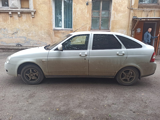 LADA PRIORA (217230)