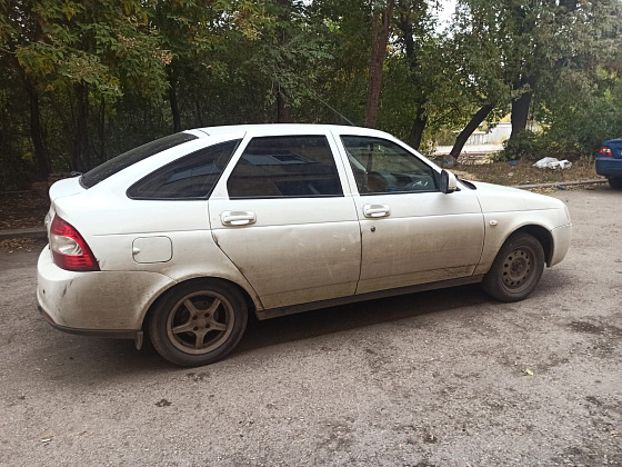 LADA PRIORA (217230)