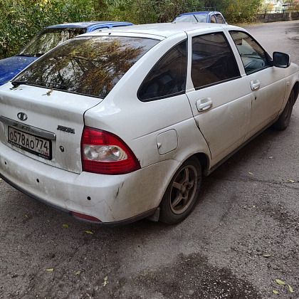 LADA PRIORA (217230)