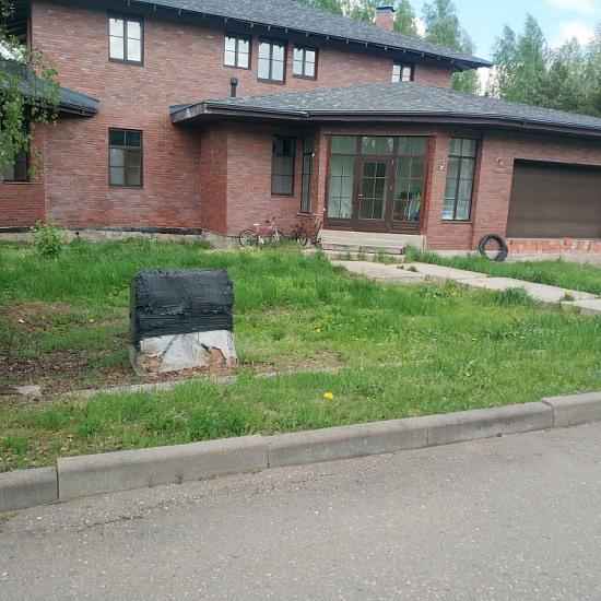 Жилой дом и земельный участок в Афинеево