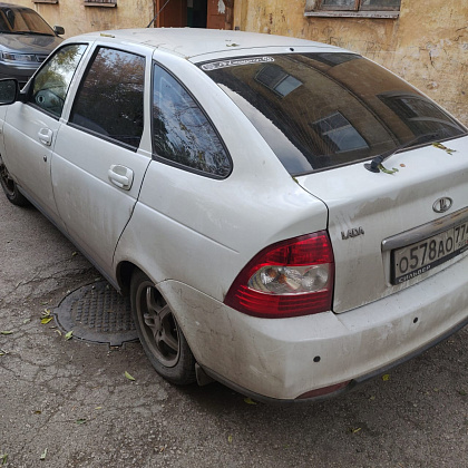 LADA PRIORA (217230)