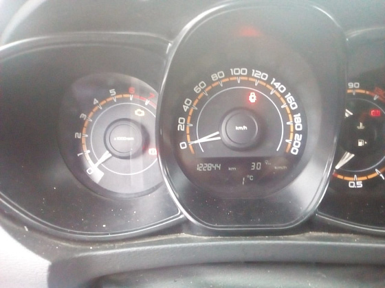 LADA VESTA (GFL330)